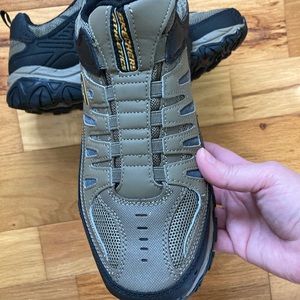 Men’s Skechers Size 10